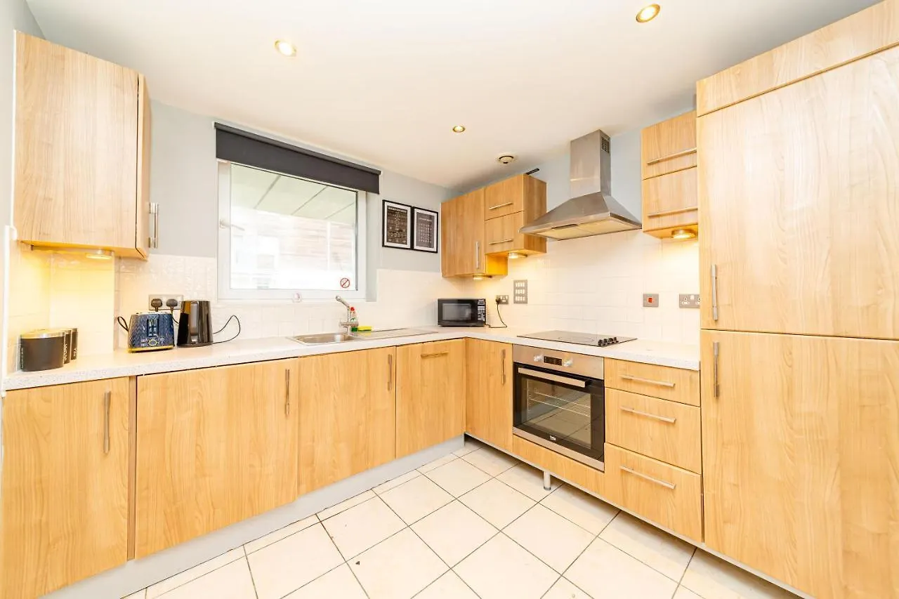 Apartamento Moments Away From Brighton Station Sleep 6